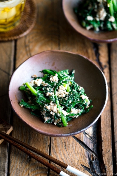 A bizenware containing Chrysanthemum Greens and Tofu Salad (Shungiku Shiraae).