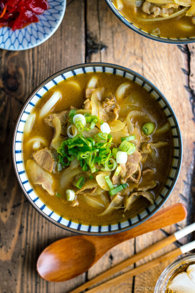 Curry udon in a Japanese bowl.