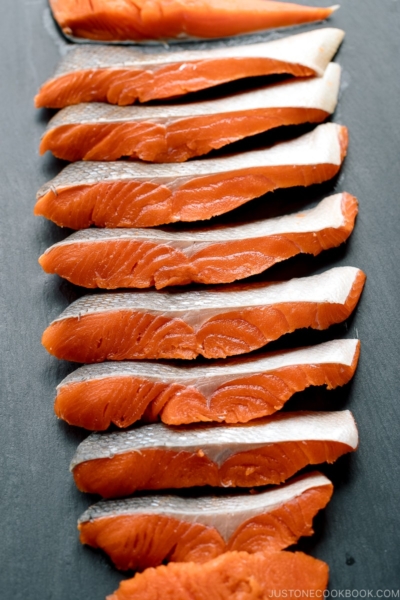 Step by step instructions on how to cut half a salmon into thin Japanese-style fillets.