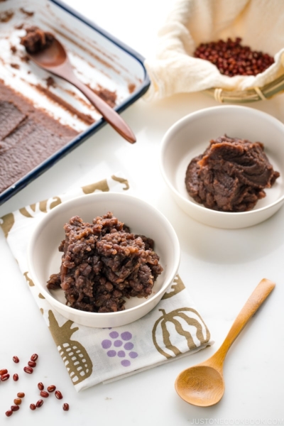 Koshian (fine red bean paste) and Tsubuan (chunky red bean paste).