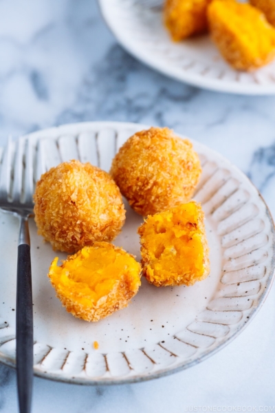 Ceramic plates containing round Kabocha Croquettes (Korokke).