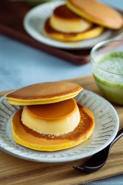 Purin Dora or Dorayaki with Japanese Custard Pudding is served with green tea latte.