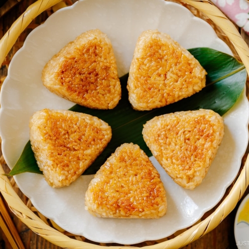 A white fluted plate containing Yaki Onigiri (Grilled Rice Balls).